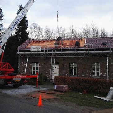 Dakbedekking aanleggen rode dakpannen
